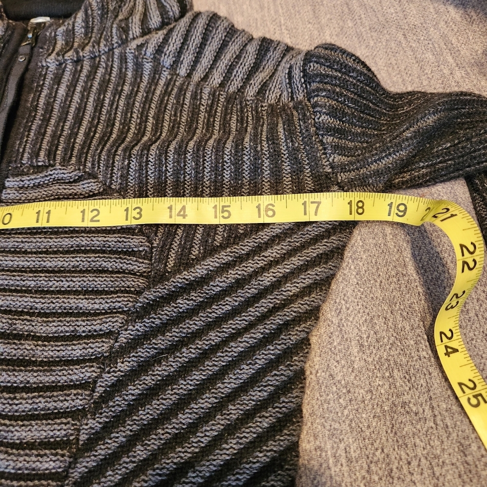 Lululemon form-fitting Black & Gray Sweater jacket with hood size 6 / fits S/XS - Picture 8 of 10